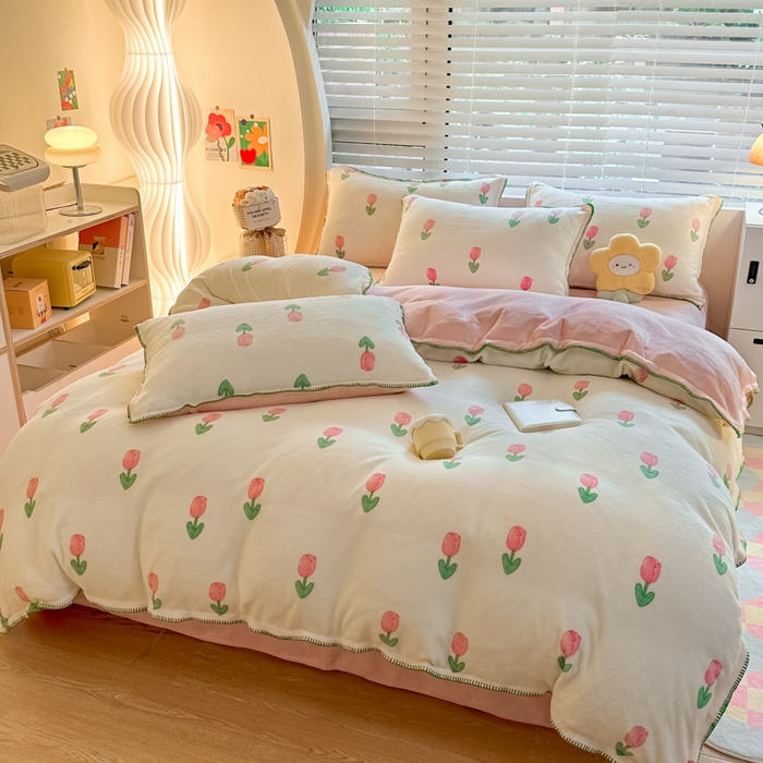 91家纺网 家纺一手货源 找家纺 安哆啦 2024新款高克重牛奶绒混搭四件套 粉小花