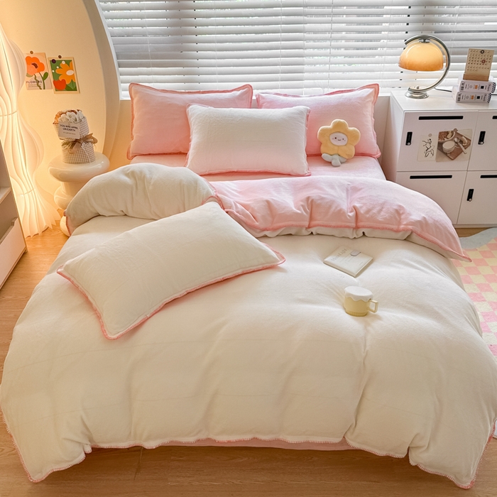 91家纺网 家纺一手货源 找家纺 安哆啦 2024新款高克重牛奶绒混搭四件套 白拼粉