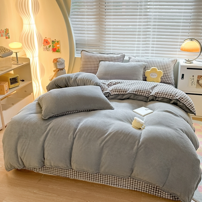 91家纺网 家纺一手货源 找家纺 安哆啦 2024新款高克重牛奶绒混搭四件套 灰色拼灰格