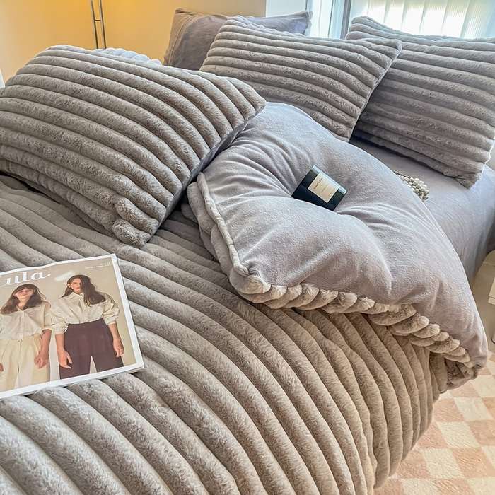 91家纺网 家纺一手货源 找家纺 慕尚家纺 2025新款抽条兔毛四件套 安雅-高级灰