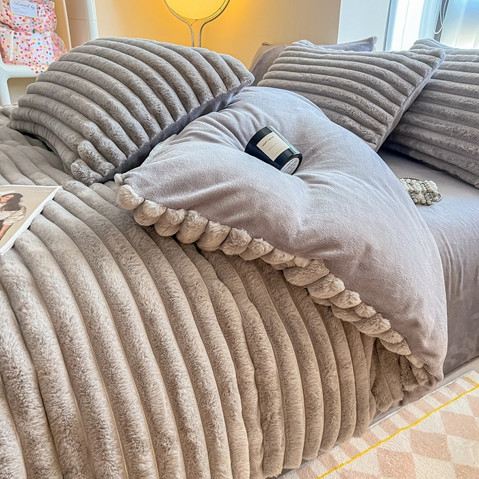 91家纺网 家纺一手货源 找家纺 慕尚家纺 2025新款抽条兔毛四件套 安雅-高级灰