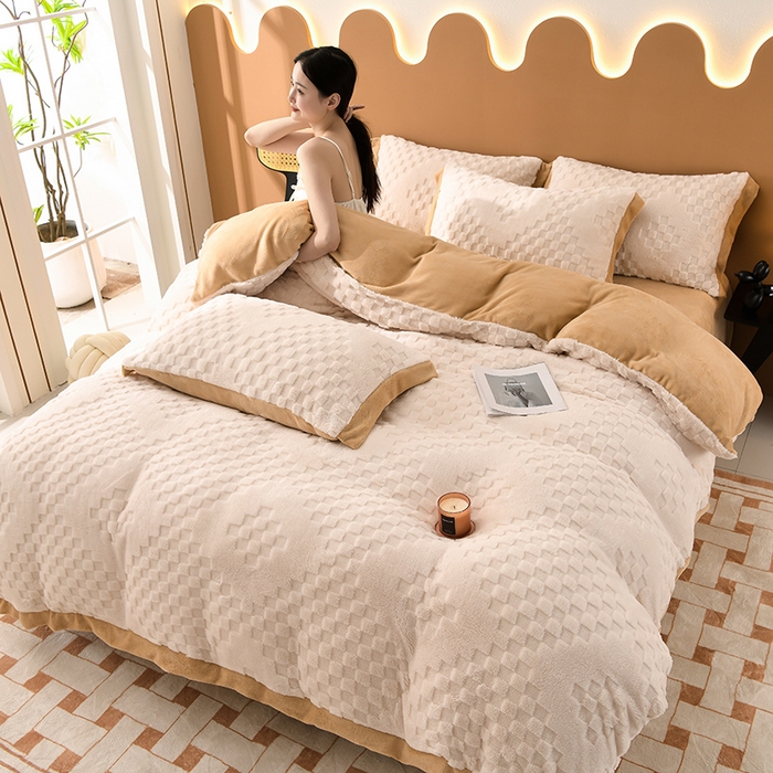 91家纺网 家纺一手货源 找家纺 澳梵家居 2023新款轻奢款宽边塔芙绒四件套 卡曼-奶白