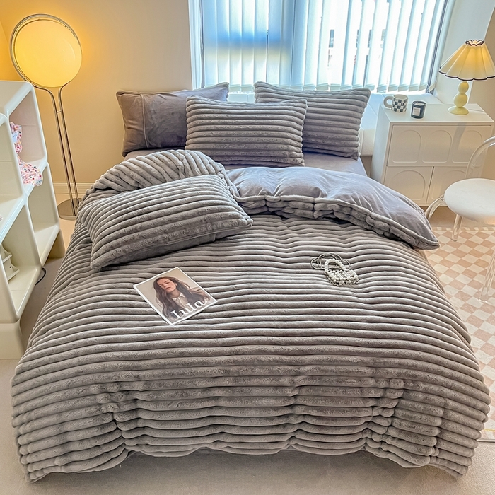 91家纺网 家纺一手货源 找家纺 慕尚家纺 2025新款抽条兔毛四件套 安雅-高级灰