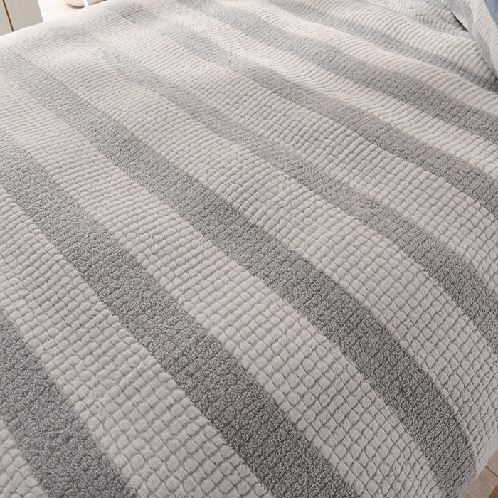 91家纺网 家纺一手货源 找家纺 2023新款无印风兔绒泰迪绒拼接款四件套 静逸-灰色