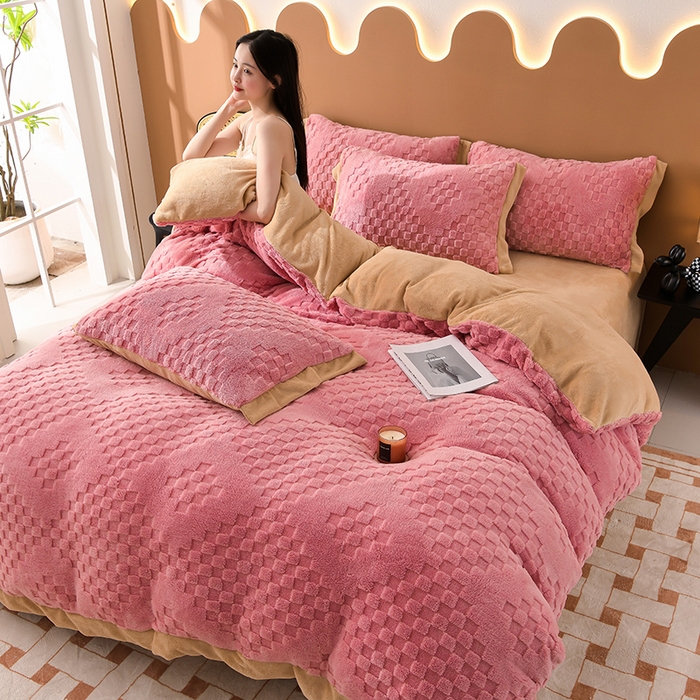 91家纺网 家纺一手货源 找家纺 澳梵家居 2023新款轻奢款宽边塔芙绒四件套 卡曼-黛粉