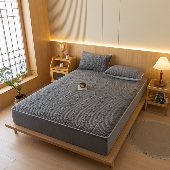 91家纺网 家纺一手货源 找家纺 给笠 2023新款A类夹棉牛奶绒床笠三件套 花漫系列 牛奶绒-花漫雅灰