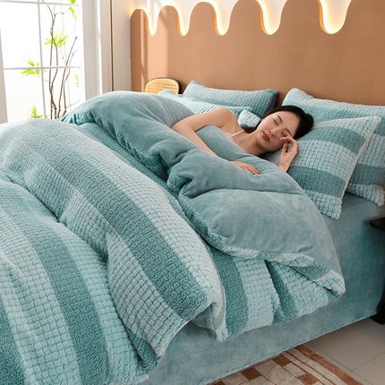 91家纺网 家纺一手货源 找家纺 2023新款无印风兔绒泰迪绒拼接款四件套 静逸-湖蓝