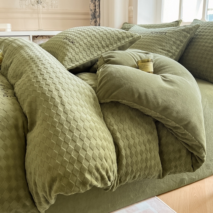 91家纺网 家纺一手货源 找家纺 慕尚家纺 2025高克重雕花绒刺绣工艺四件套 拉夫-绿