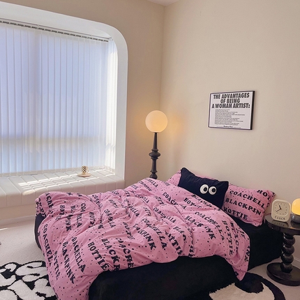 91家纺网 家纺一手货源 找家纺 （总）红馆 2023新款A类230g牛奶绒四件套--千禧辣妹风