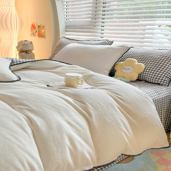 91家纺网 家纺一手货源 找家纺 安哆啦 2024新款高克重牛奶绒混搭四件套 奶白拼灰格