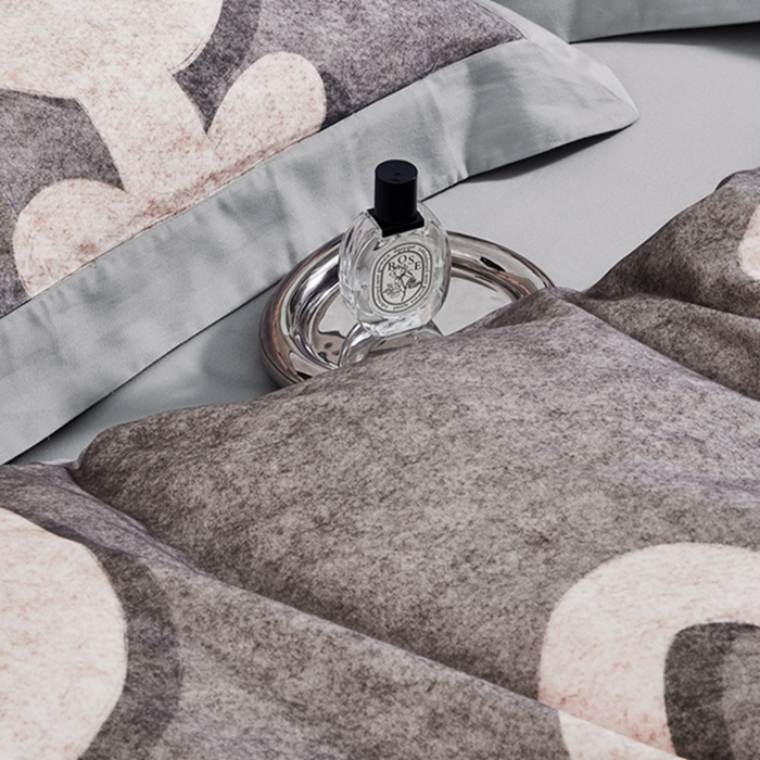 91家纺网 家纺一手货源 找家纺 2023新品天丝棉磨毛暖阳绒四件套 郁金香 灰