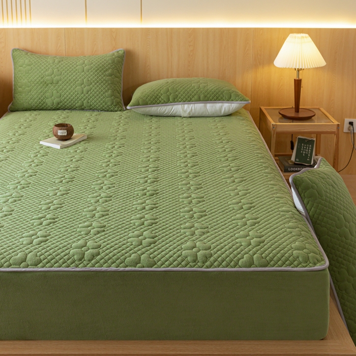 91家纺网 家纺一手货源 找家纺 给笠 2023新款A类夹棉牛奶绒床笠三件套 花漫系列 牛奶绒-花漫豆绿