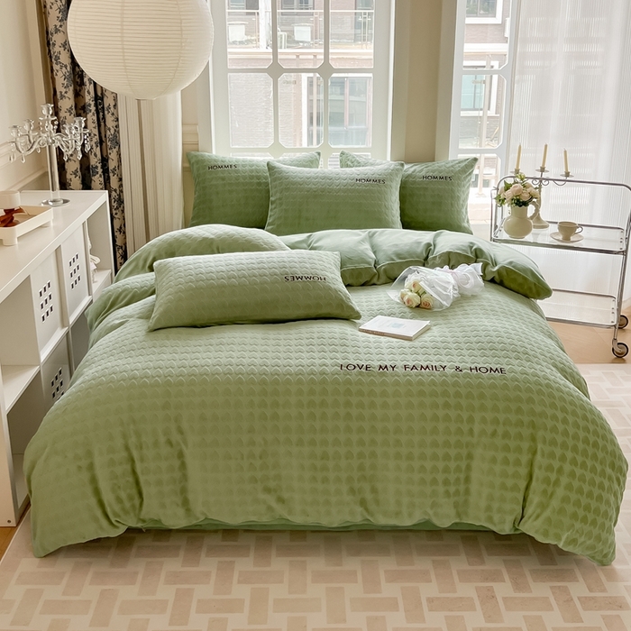 91家纺网 家纺一手货源 找家纺 慕尚家纺 2025高克重雕花绒刺绣工艺四件套 劳伦-绿