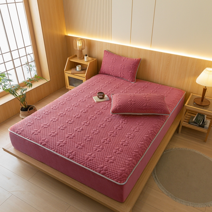 91家纺网 家纺一手货源 找家纺 给笠2023新款A类夹棉牛奶绒床笠三件套 花漫系列 牛奶绒-花漫西瓜红