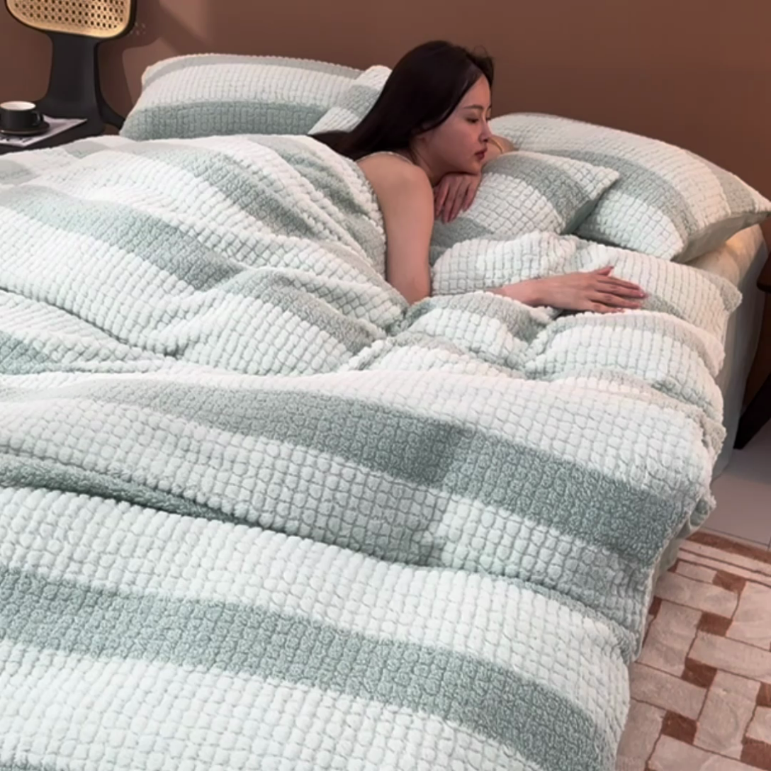 91家纺网 家纺一手货源 找家纺 2023新款无印风兔绒泰迪绒拼接款四件套 静逸-水绿