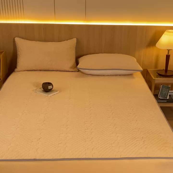 91家纺网 家纺一手货源 找家纺 给笠 2023新款A类夹棉牛奶绒床笠三件套 花漫系列 牛奶绒-花漫奶黄