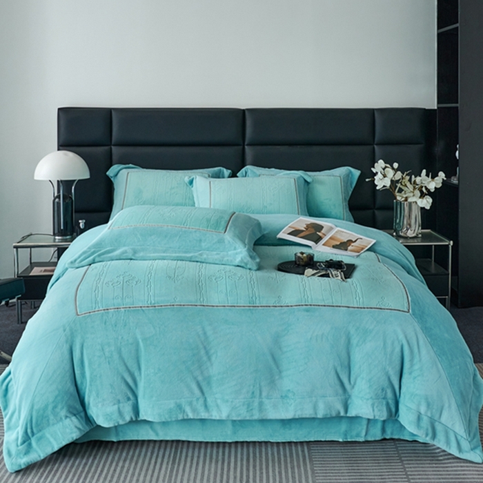 91家纺网 家纺一手货源 找家纺 榻尚家居 2023 玫瑰花园系列雕花牛奶暖绒 松石绿