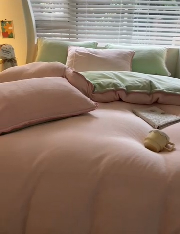 91家纺网 家纺一手货源 找家纺 安哆啦 2024新款高克重牛奶绒混搭四件套 粉拼绿