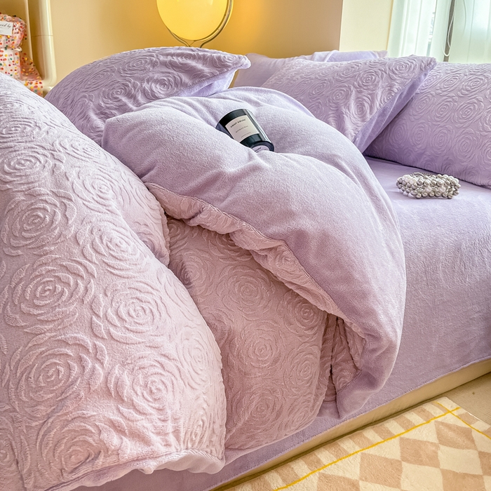 91家纺网 家纺一手货源 找家纺 慕尚家纺 2025新款慕尚雕花绒四件套 卡罗琳-风铃紫