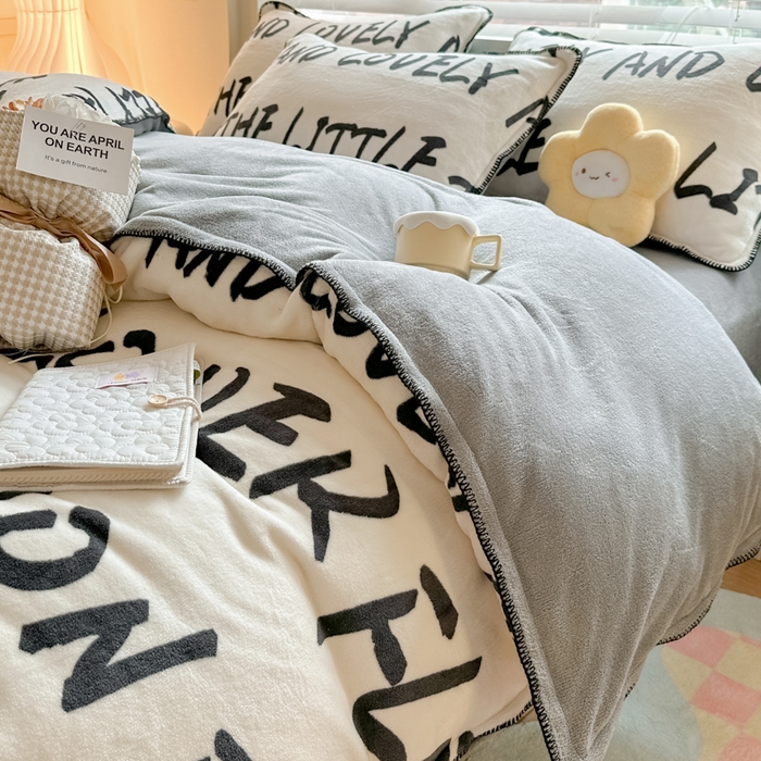 91家纺网 家纺一手货源 找家纺 安哆啦 2024新款高克重牛奶绒混搭四件套 黑白字母