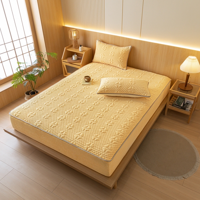 91家纺网 家纺一手货源 找家纺 给笠 2023新款A类夹棉牛奶绒床笠三件套 花漫系列 牛奶绒-花漫奶黄