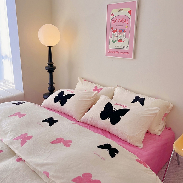 91家纺网 家纺一手货源 找家纺 红馆 2023新款A类230g牛奶绒四件套--千禧辣妹风 幻蝶