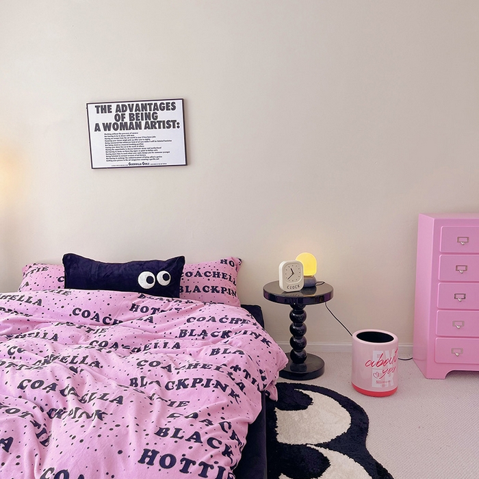 91家纺网 家纺一手货源 找家纺 红馆 2023新款A类230g牛奶绒四件套--千禧辣妹风 black pink