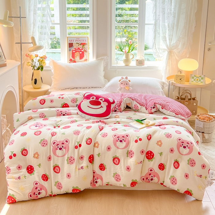 91家纺网 家纺一手货源 找家纺 居易简 2025新款水洗棉双层纱豆豆被加绒被子被芯直播豆豆绒被被子被芯冬被春秋被 草莓蛋糕