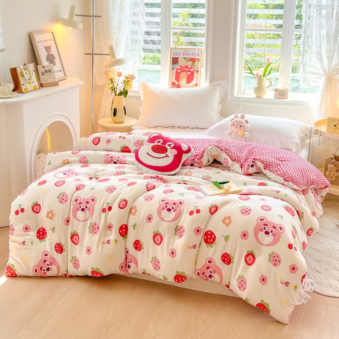 91家纺网 家纺一手货源 找家纺 居易简 2025新款水洗棉双层纱豆豆被加绒被子被芯直播豆豆绒被被子被芯冬被春秋被 草莓蛋糕