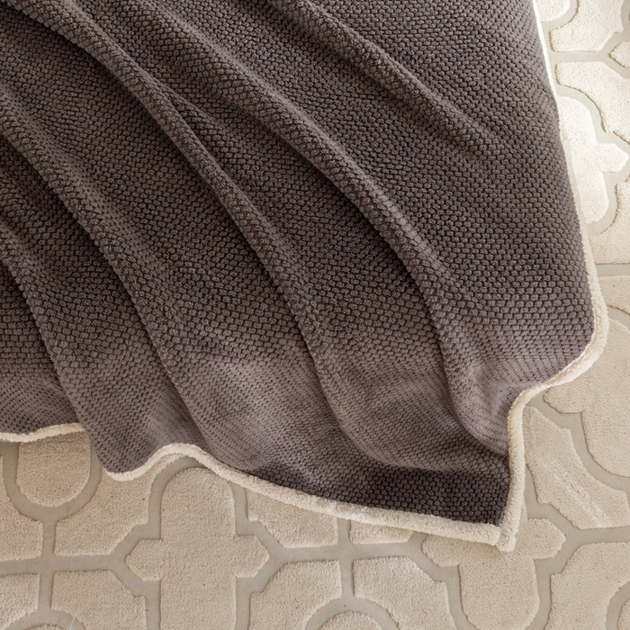 91家纺网 家纺一手货源 找家纺 丝涟家居 2023新款舒适保暖玫瑰绒毛毯 灰
