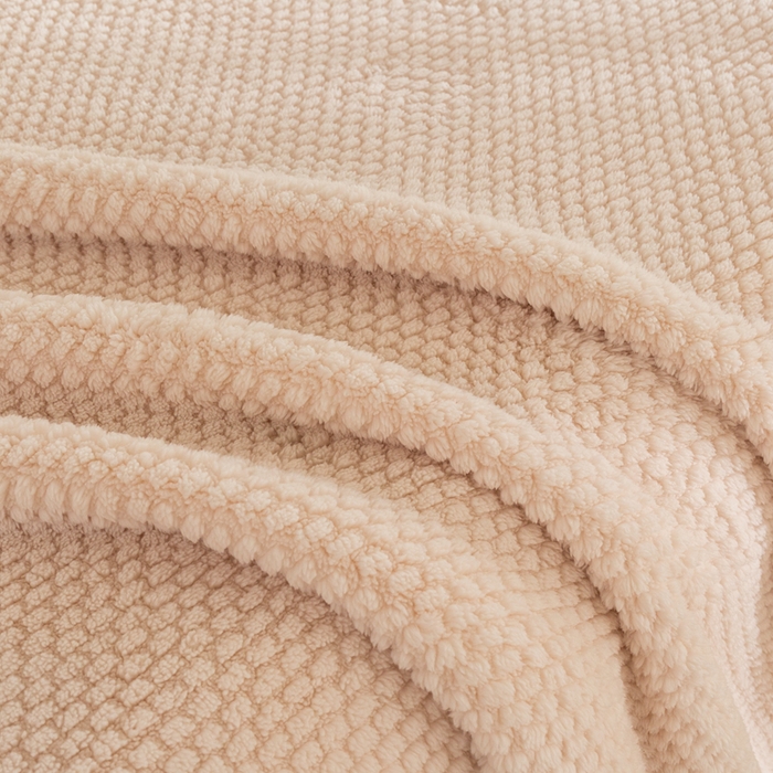 91家纺网 家纺一手货源 找家纺 丝涟家居 2023新款舒适保暖玫瑰绒毛毯 奶白