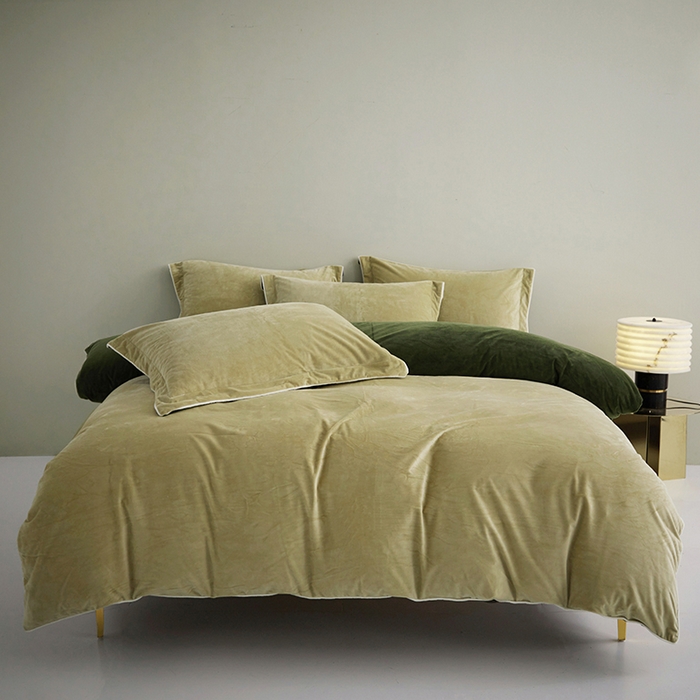 91家纺网 家纺一手货源 找家纺 丝涟2023新款轻奢风高克重230g婴儿绒德肤绒亲肤舒适双拼色埋线款滚绳四件套 亮绿+深果绿