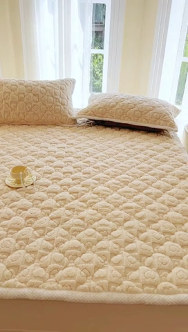 91家纺网 家纺一手货源 找家纺 欧邦 新款爱心款提花塔芙绒夹棉床垫榻榻米薄垫子 床垫-奶黄