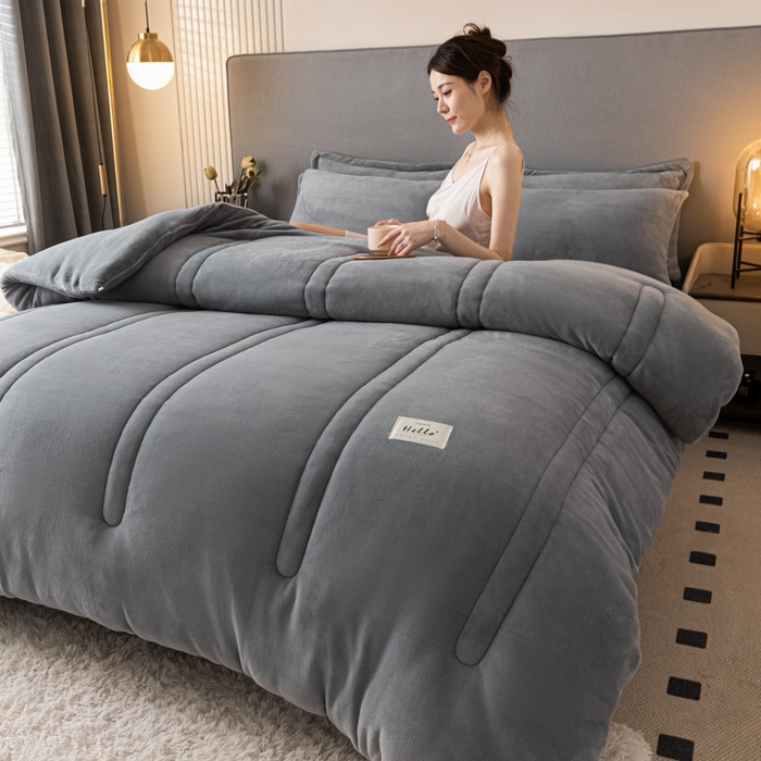 91家纺网 家纺一手货源 找家纺 暖芯家纺 2025新款牛奶绒加厚冬被被子被芯春秋被 浅灰