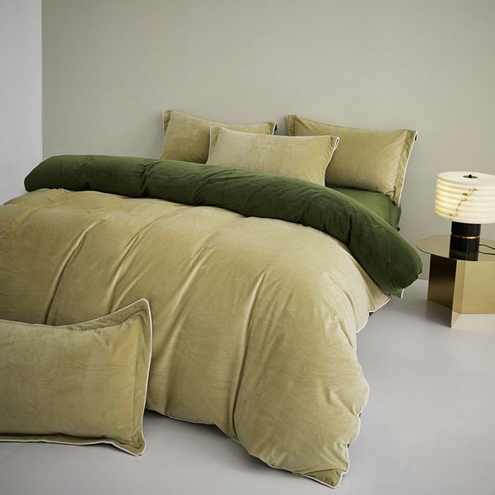 91家纺网 家纺一手货源 找家纺 丝涟2023新款轻奢风高克重230g婴儿绒德肤绒亲肤舒适双拼色埋线款滚绳四件套 亮绿+深果绿