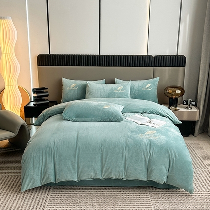 91家纺网 家纺一手货源 找家纺 yyds网供 2024新款短绒羽毛刺绣水晶绒四件套轻奢秋冬牛奶绒简约-羽毛系列 羽毛-水绿
