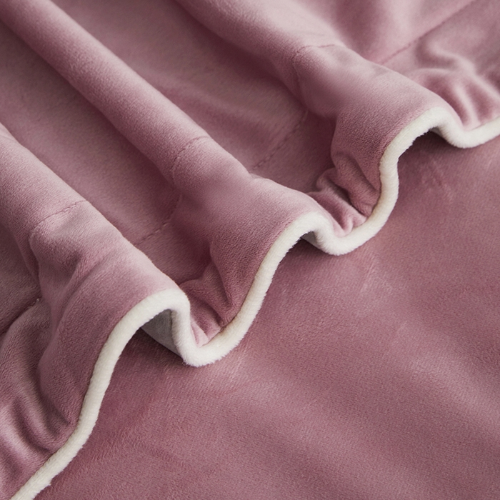 91家纺网 家纺一手货源 找家纺 丝涟2023新款轻奢风高克重230g婴儿绒德肤绒亲肤舒适双拼色埋线款滚绳四件套 烟紫+浅灰