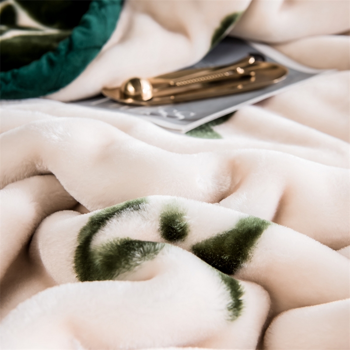 91家纺网 家纺一手货源 找家纺 航途席业 2025新款拉舍尔毛毯盖毯 春暖花开-白