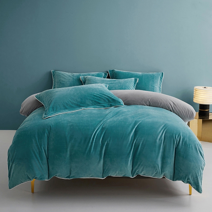 91家纺网 家纺一手货源 找家纺 丝涟2023新款轻奢风高克重230g婴儿绒德肤绒亲肤舒适双拼色埋线款滚绳四件套 湖蓝+浅灰