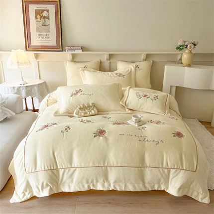 91家纺网 家纺一手货源 找家纺 （总）佰亿莱2024新款牛奶绒刺绣四件套-奈莉（含包装）