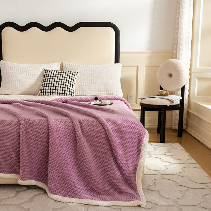 91家纺网 家纺一手货源 找家纺 丝涟家居 2023新款舒适保暖玫瑰绒毛毯 紫
