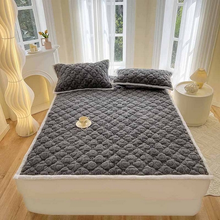 91家纺网 家纺一手货源 找家纺 （总）欧邦 新款爱心款提花塔芙绒夹棉床垫榻榻米薄垫子