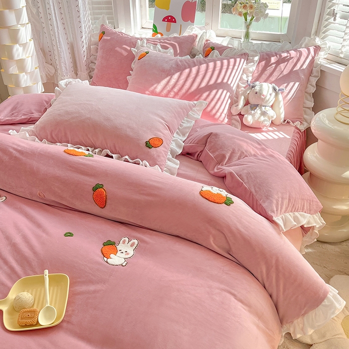 91家纺网 家纺一手货源 找家纺 绒兔兔2023新款棉加绒刺绣四件套-萝卜兔 萝卜兔-淡粉
