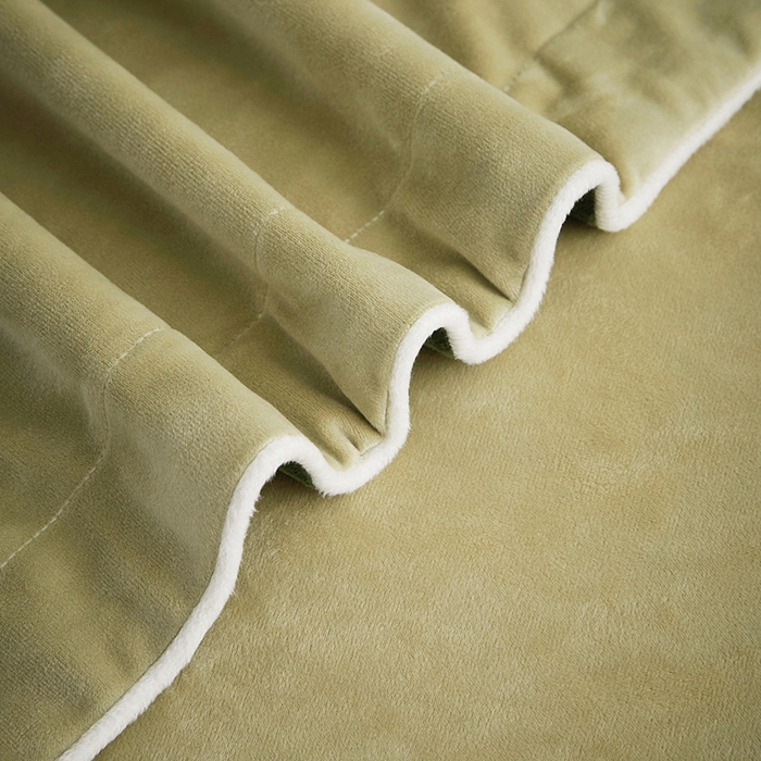 91家纺网 家纺一手货源 找家纺 丝涟2023新款轻奢风高克重230g婴儿绒德肤绒亲肤舒适双拼色埋线款滚绳四件套 亮绿+深果绿