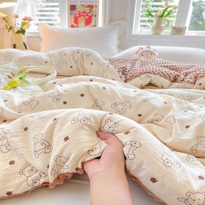 91家纺网 家纺一手货源 找家纺 居易简 2025新款水洗棉双层纱豆豆被加绒被子被芯直播豆豆绒被被子被芯冬被春秋被 小熊院长