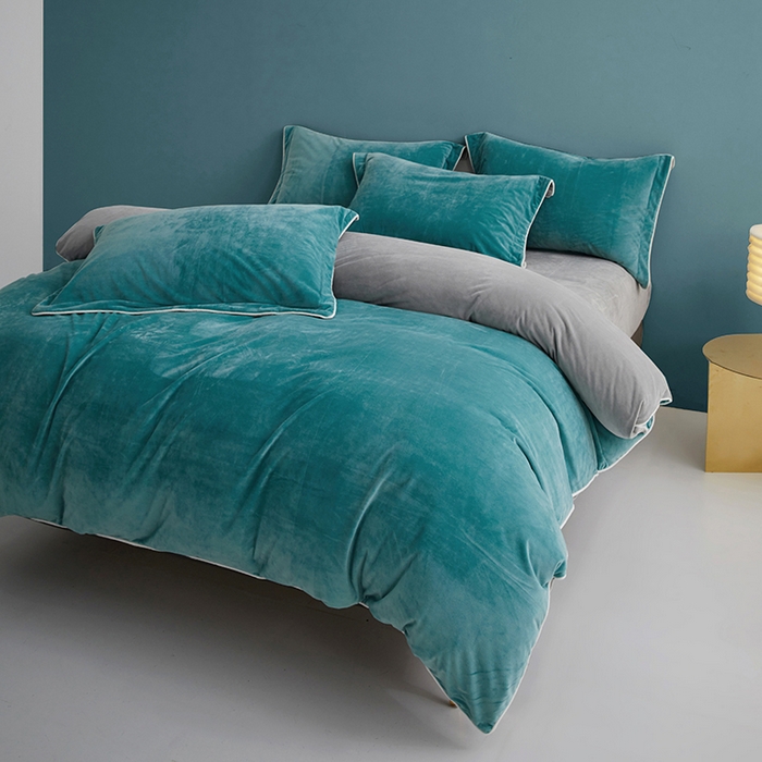 91家纺网 家纺一手货源 找家纺 丝涟2023新款轻奢风高克重230g婴儿绒德肤绒亲肤舒适双拼色埋线款滚绳四件套 湖蓝+浅灰