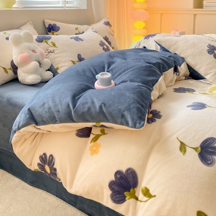 91家纺网 家纺一手货源 找家纺 恋佳居 2025新款小清新印花牛奶绒保暖四件套 兰花