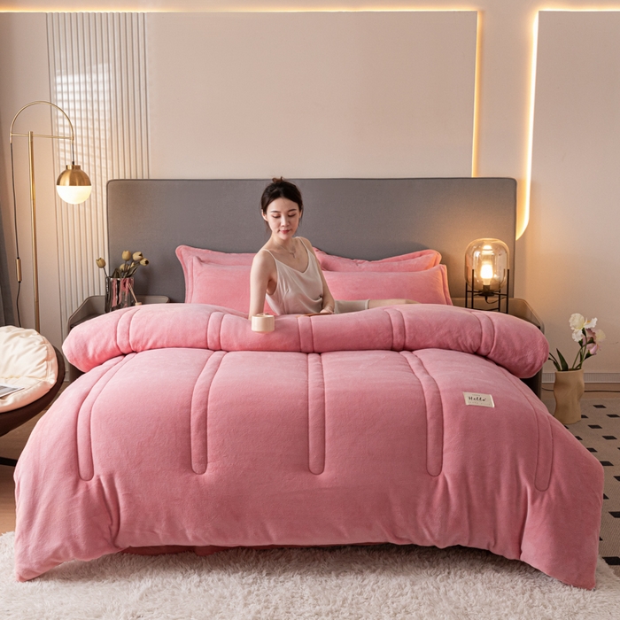 91家纺网 家纺一手货源 找家纺 暖芯家纺 2025新款牛奶绒加厚冬被被子被芯春秋被 粉玉