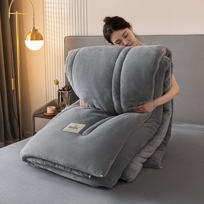 91家纺网 家纺一手货源 找家纺 暖芯家纺 2025新款牛奶绒加厚冬被被子被芯春秋被 浅灰