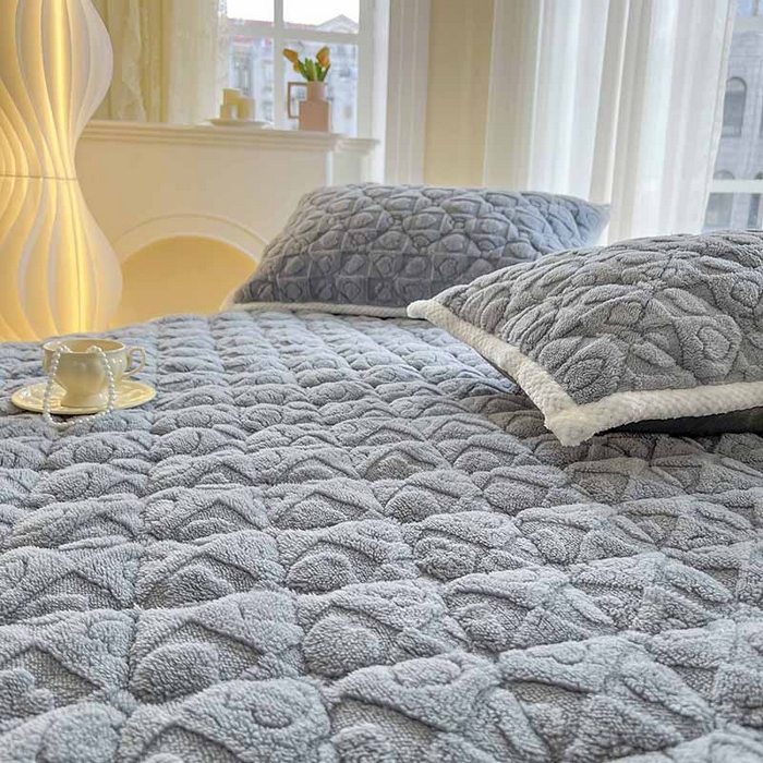 91家纺网 家纺一手货源 找家纺 欧邦 新款爱心款提花塔芙绒夹棉床垫榻榻米薄垫子 床垫-灰蓝